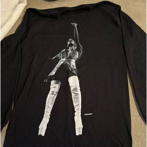 Ariana Grande black long sleeve shirt